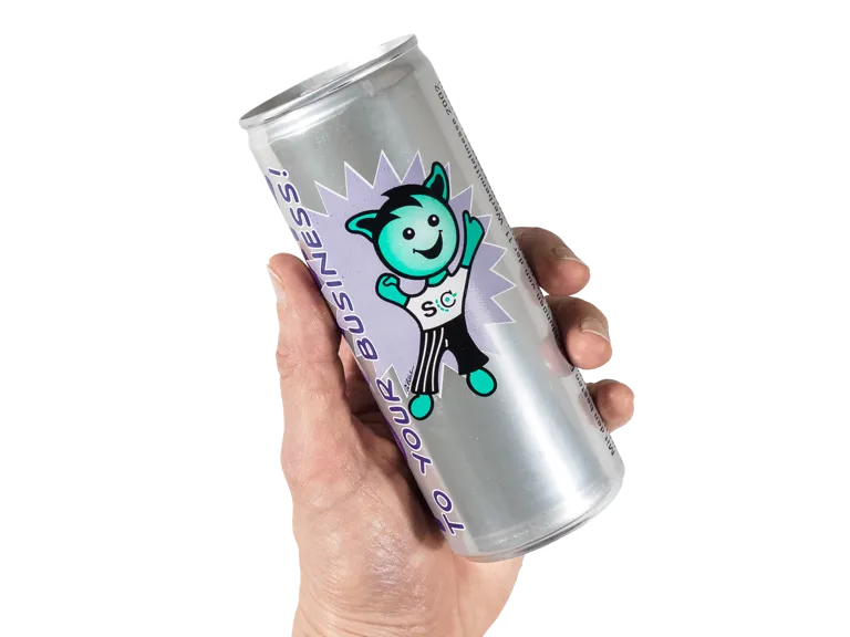 Foto: Energie-Drink-Dose mit Maskottchen