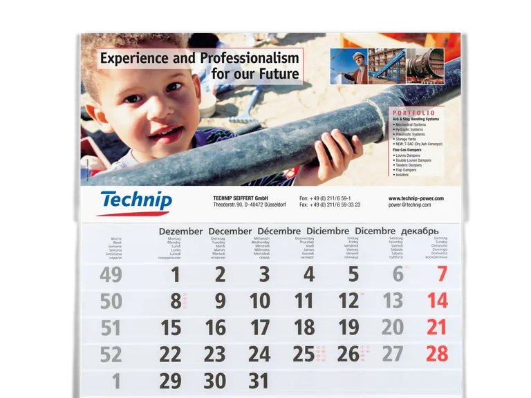 Foto: Wandkalender, Technip-Seifert Kampagnenmotiv: Kind mit Wasserrohrspiel, Headline: „Experience and Professionalism for our Future“.