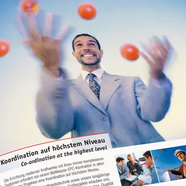 Foto: Technip Kampagnenmotiv: Mann im Business-Outfit jongliert mit roten Bällen, Headline: „Koordination auf höchstem Niveau“