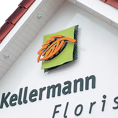 Logo: Kellermann Floristik, stilisiertes oranges Blatt auf grünem Quadrat